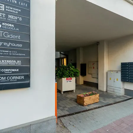 아파트 Kalwaryjska Elegant By Bookinghost *